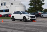 Vea cómo se desempeña el Mercedes-Benz GLC-Class 2023 en la prueba Moose