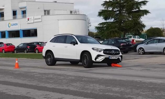 Vea cómo se desempeña el Mercedes-Benz GLC-Class 2023 en la prueba Moose