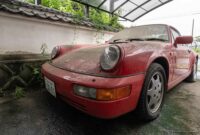 Video muestra autos deportivos abandonados en la zona de exclusión de Fukushima en Japón