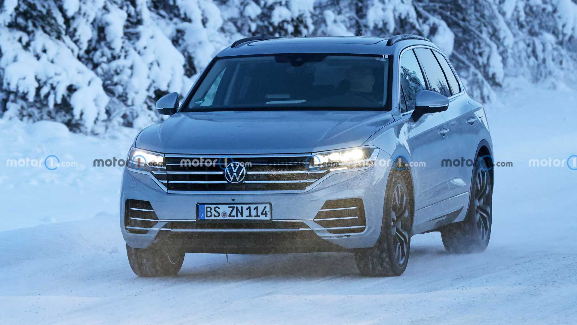 Volkswagen Touareg spied almost without camouflage in Europe