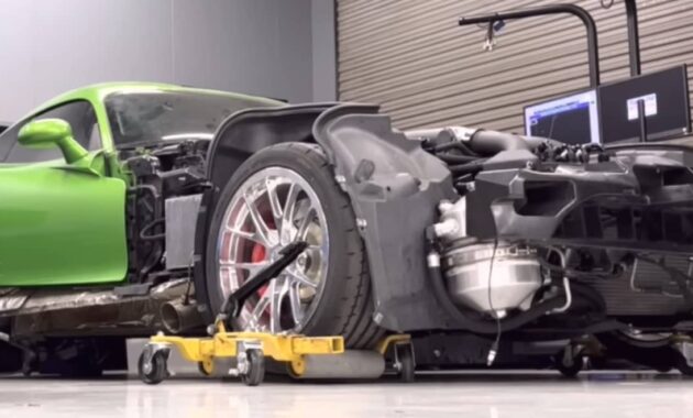 What happens when you put a Dodge Viper with the same hp as five McLaren 720S on a dyno?  (+Video)