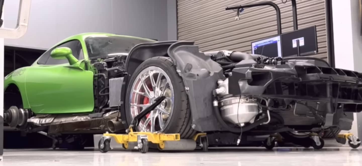 What happens when you put a Dodge Viper with the same hp as five McLaren 720S on a dyno?  (+Video)
