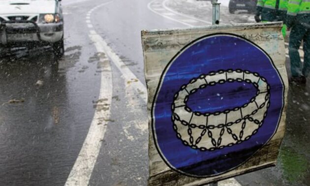 Why will the DGT fine you: for not wearing snow chains, for not using them... or for both?