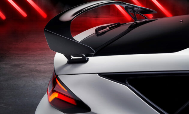 €15,000 more expensive than new, the bubble attacks the definitive compact that succumbs to speculation