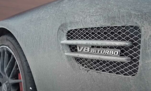 El Mercedes-AMG GT S usado durante el invierno recibe la limpieza que se merece