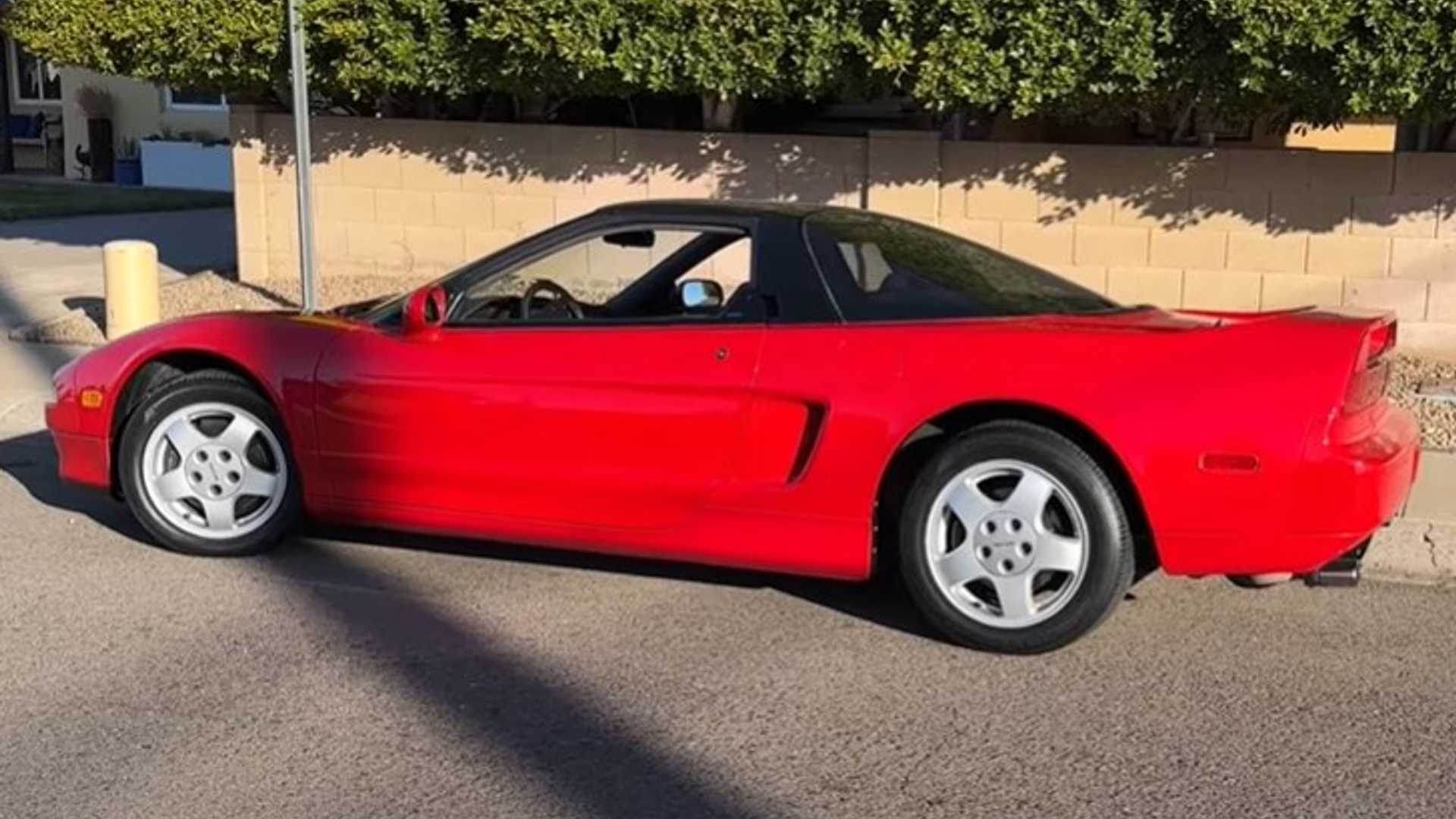 Este Acura NSX 1992 con 415,000 millas es un conductor diario bien mantenido