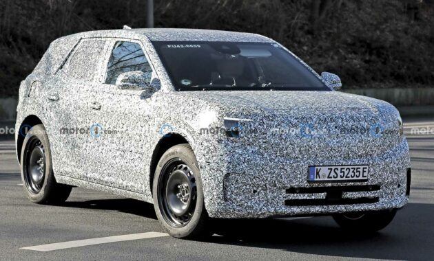 Ford Electric Crossover intenta ocultar un diseño cuadrado en nuevas fotos espía