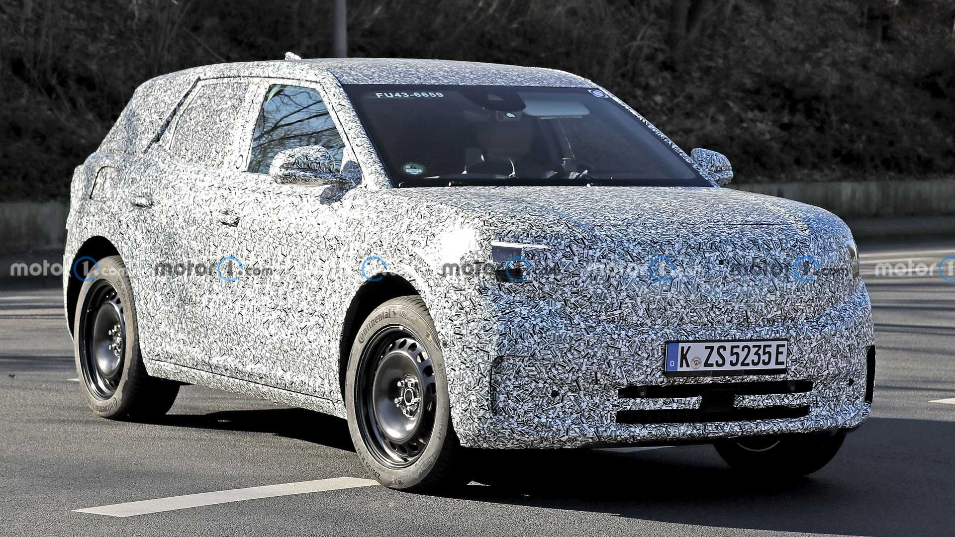 Ford Electric Crossover intenta ocultar un diseño cuadrado en nuevas fotos espía