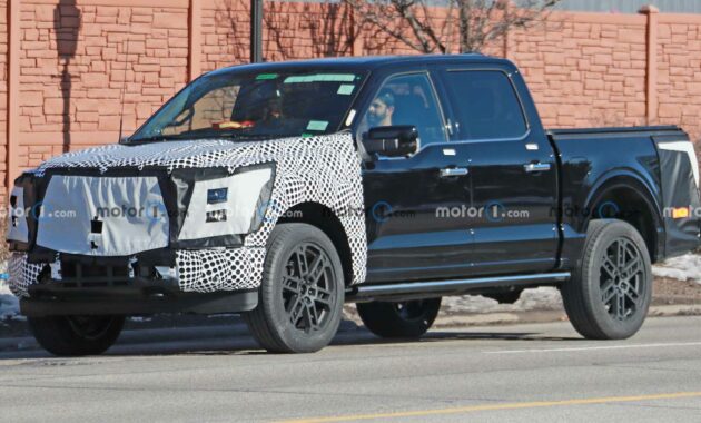 Ford F-150 Spied Refreshed, Including Peek Into The Cabin