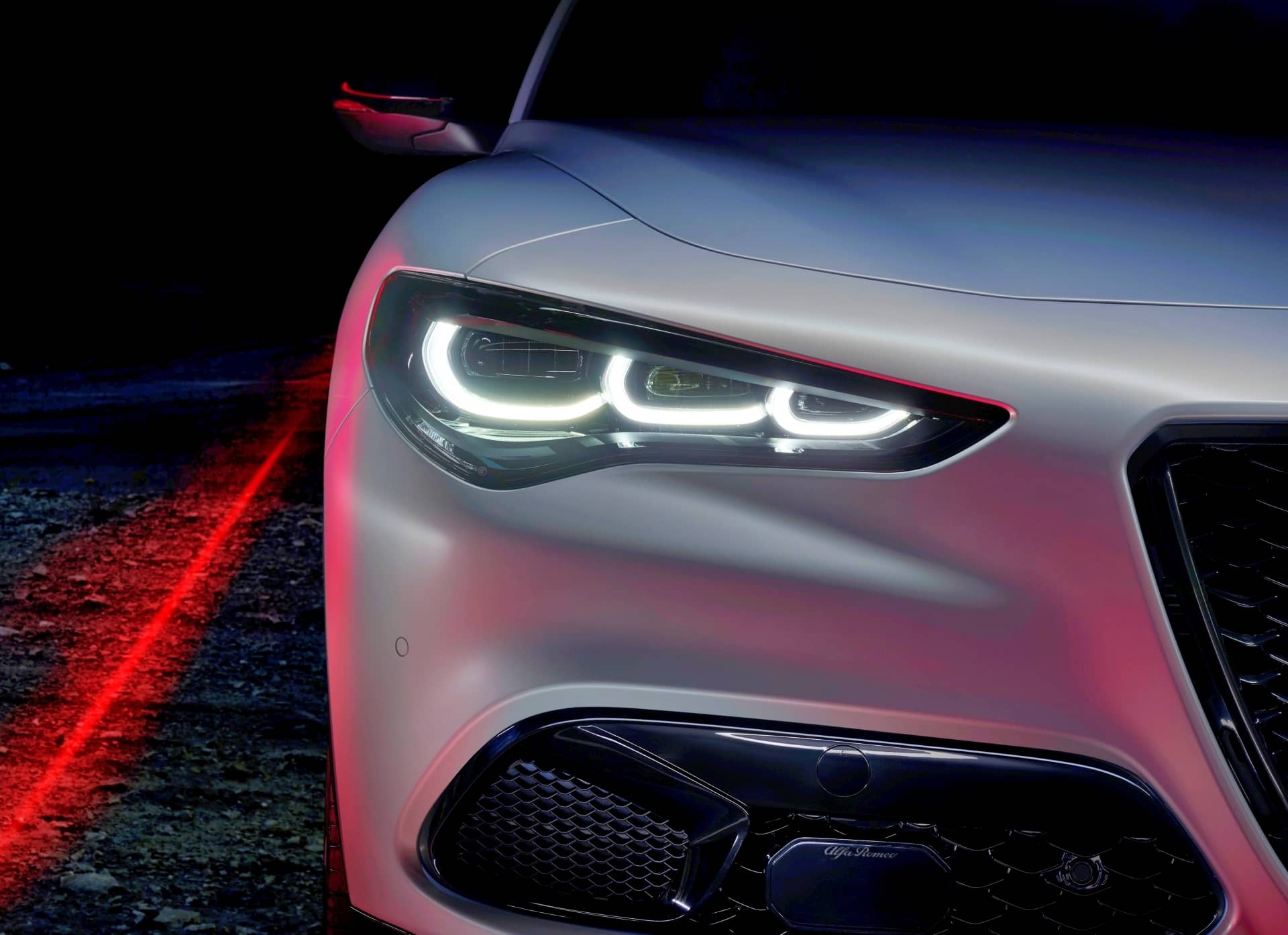 It is the best alternative to premium SUVs, it has just been renewed and has no rival in driving