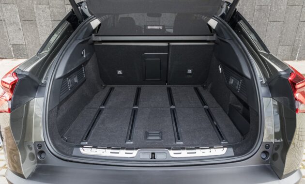 It is the perfect anti-SUV, it has a 500-liter trunk and has just released a new hybrid engine