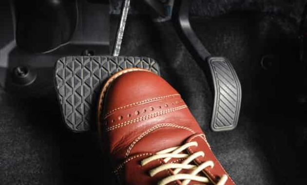 Noise in the clutch: when I press it in or release it