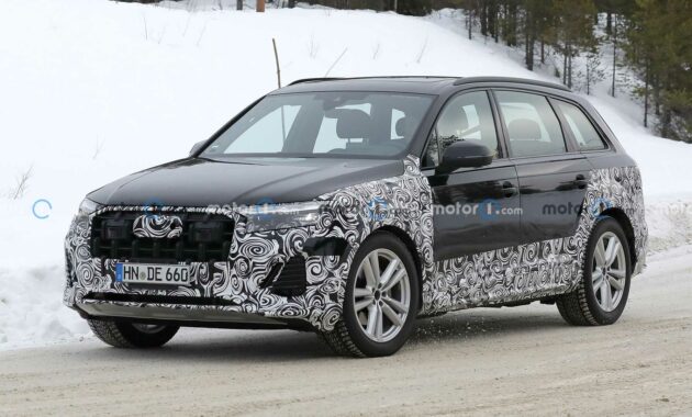 Peeked Audi Q7 Preparing for the Second Facelift