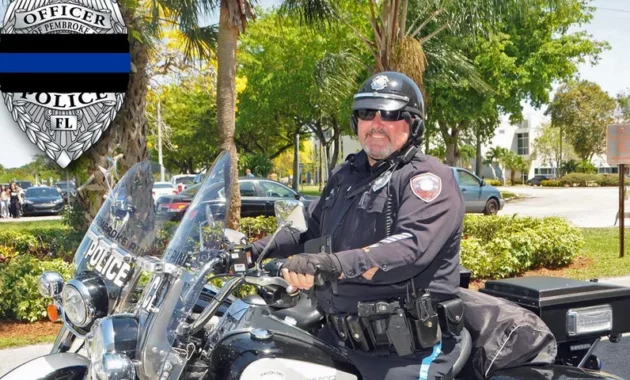 Policeman driving a motorcycle dies from a palm leaf (+Video)