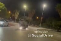 Spain: Driver is arrested after overturning in a roundabout in Malaga;  an occupant was sitting in the window