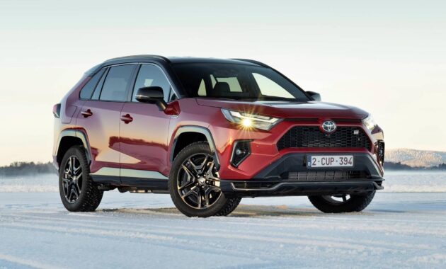 The Toyota RAV4 launches its most appetizing version and we already know how much it will cost in Spain