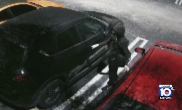 Thief is caught on camera stealing a car in a condominium in Doral, Miami (+ Video)