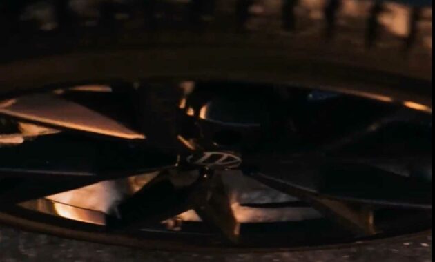 VW se burla de un modelo misterioso que conduce sobre nieve y hielo