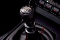 सुबारू ग्राहकों से पूछता है कि क्या वे एक मैनुअल एसयूवी चाहते हैं